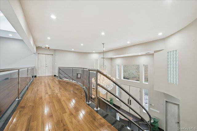 1 Private Lane, Old Brookville, NY 11545