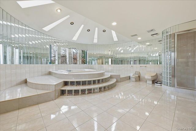 1 Private Lane, Old Brookville, NY 11545