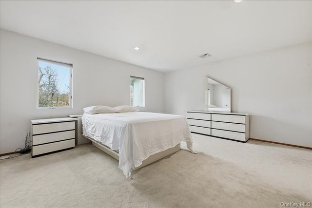 1 Private Lane, Old Brookville, NY 11545