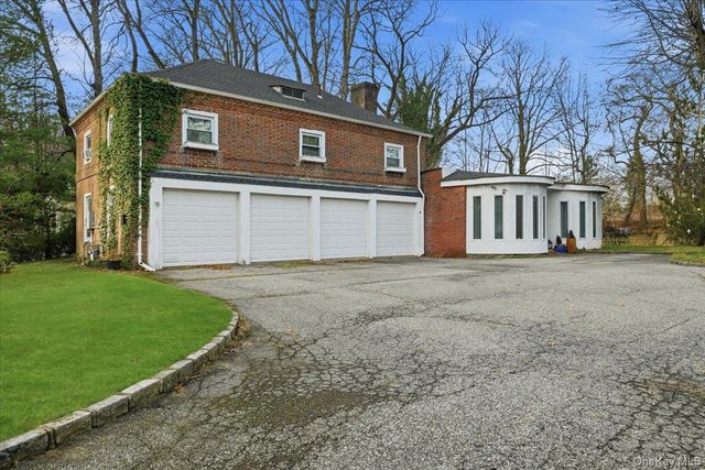 1 Private Lane, Old Brookville, NY 11545