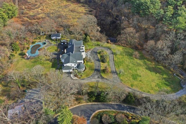 1 Private Lane, Old Brookville, NY 11545