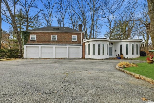 1 Private Lane, Old Brookville, NY 11545