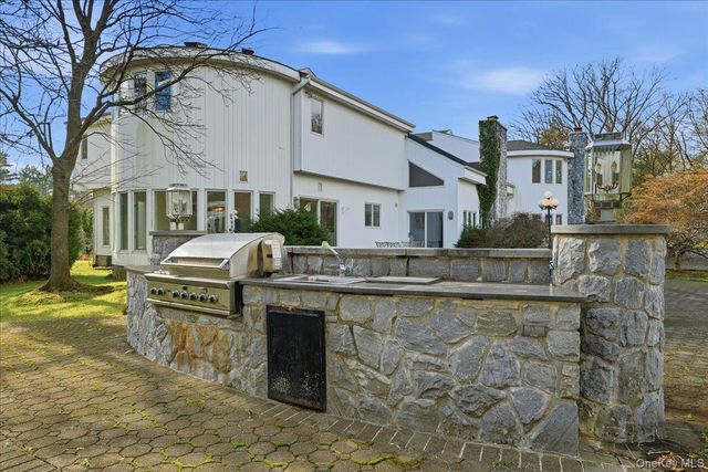 1 Private Lane, Old Brookville, NY 11545