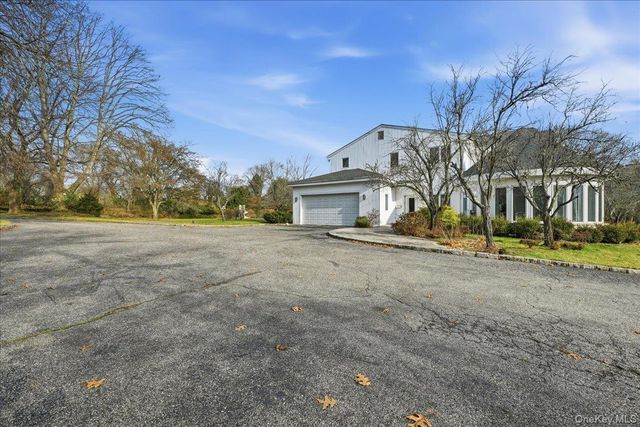 1 Private Lane, Old Brookville, NY 11545