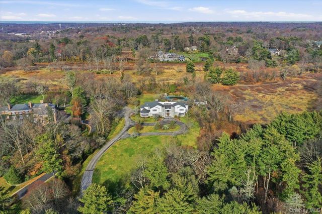 1 Private Lane, Old Brookville, NY 11545