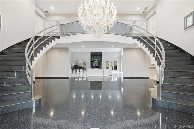 1 Private Lane, Old Brookville, NY 11545