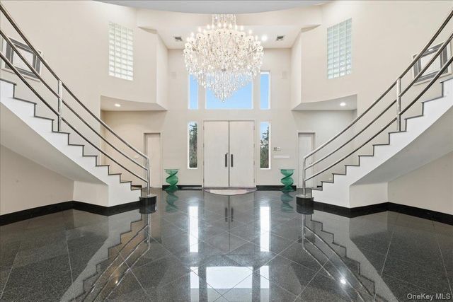 1 Private Lane, Old Brookville, NY 11545