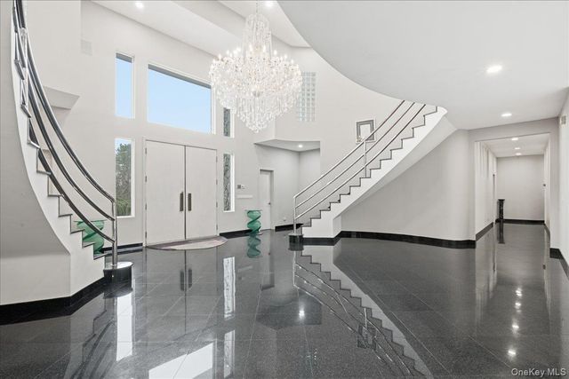 1 Private Lane, Old Brookville, NY 11545