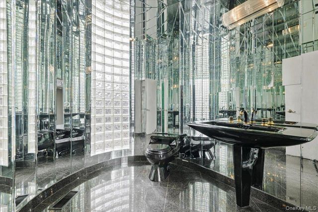 1 Private Lane, Old Brookville, NY 11545