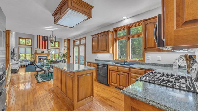 392 LEDGEWOOD DRIVE, Fond Du Lac, WI 54937