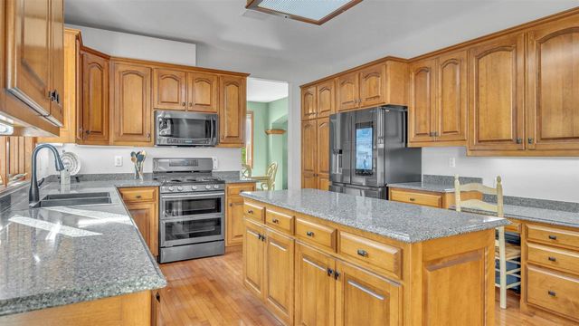 392 LEDGEWOOD DRIVE, Fond Du Lac, WI 54937