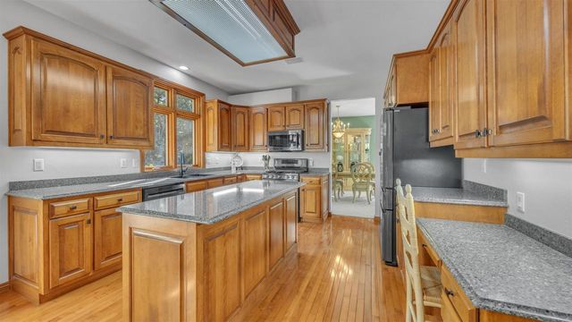 392 LEDGEWOOD DRIVE, Fond Du Lac, WI 54937