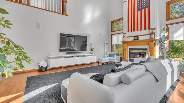 392 LEDGEWOOD DRIVE, Fond Du Lac, WI 54937