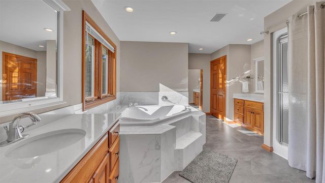 392 LEDGEWOOD DRIVE, Fond Du Lac, WI 54937