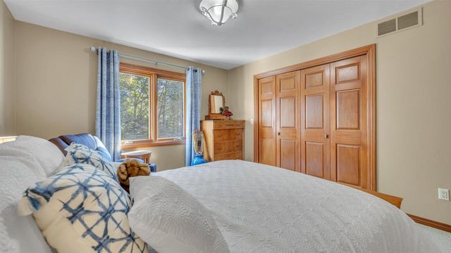 392 LEDGEWOOD DRIVE, Fond Du Lac, WI 54937