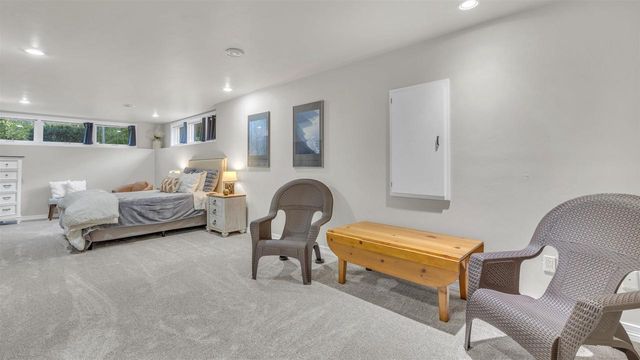 392 LEDGEWOOD DRIVE, Fond Du Lac, WI 54937