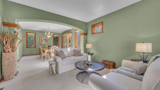 392 LEDGEWOOD DRIVE, Fond Du Lac, WI 54937