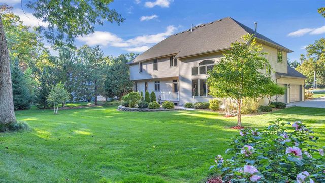 392 LEDGEWOOD DRIVE, Fond Du Lac, WI 54937