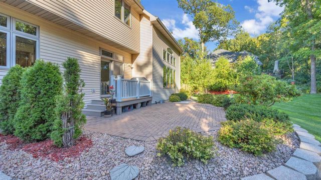 392 LEDGEWOOD DRIVE, Fond Du Lac, WI 54937
