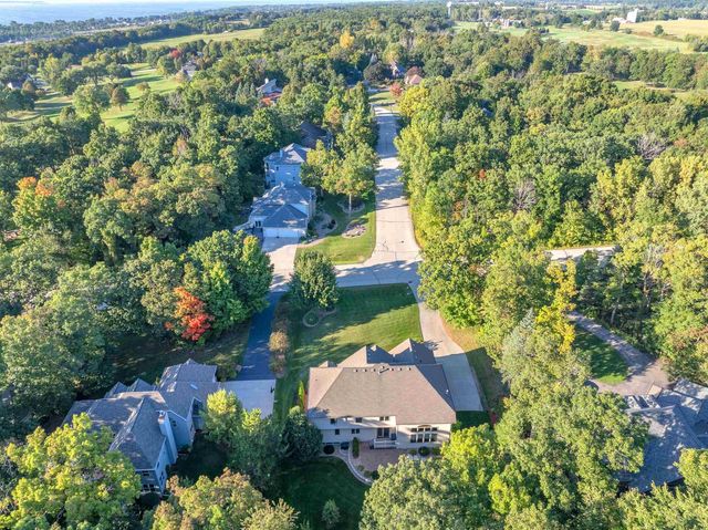 392 LEDGEWOOD DRIVE, Fond Du Lac, WI 54937