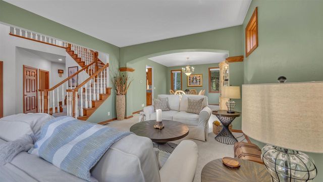 392 LEDGEWOOD DRIVE, Fond Du Lac, WI 54937