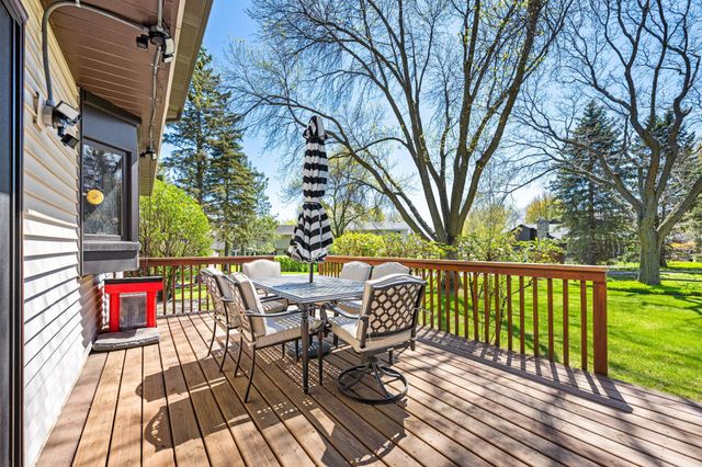 17115 28th Place N, Plymouth, MN 55447