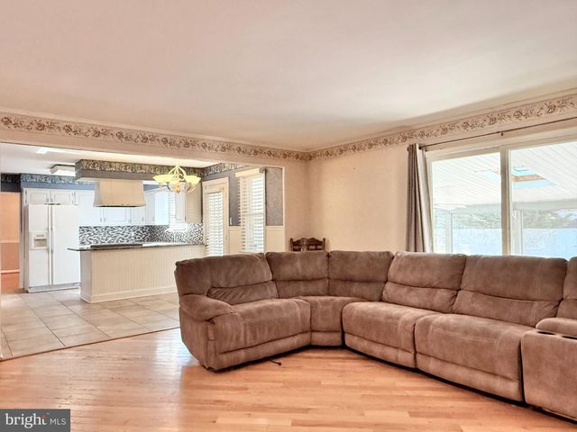 15 LIPPINCOTT AVE, Voorhees, NJ 08043