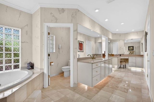6711 SE Barrington Drive, Stuart, FL 34997