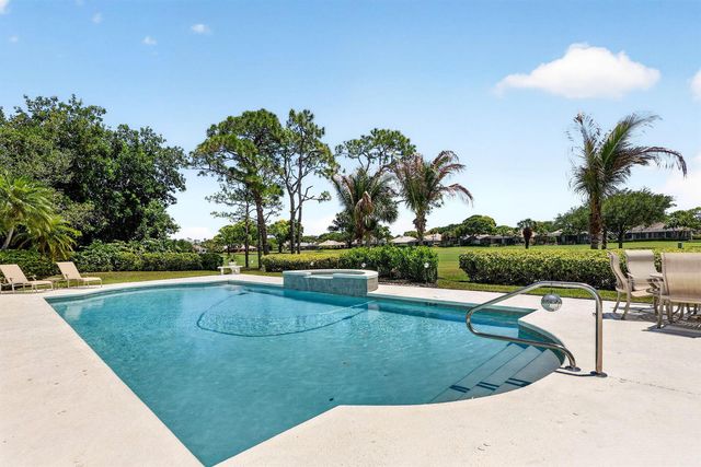 6711 SE Barrington Drive, Stuart, FL 34997