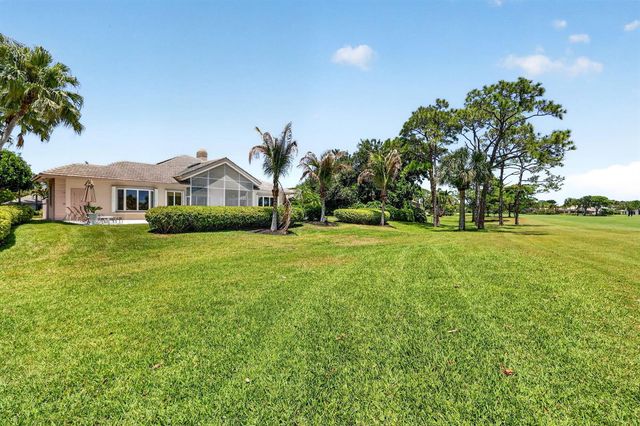 6711 SE Barrington Drive, Stuart, FL 34997