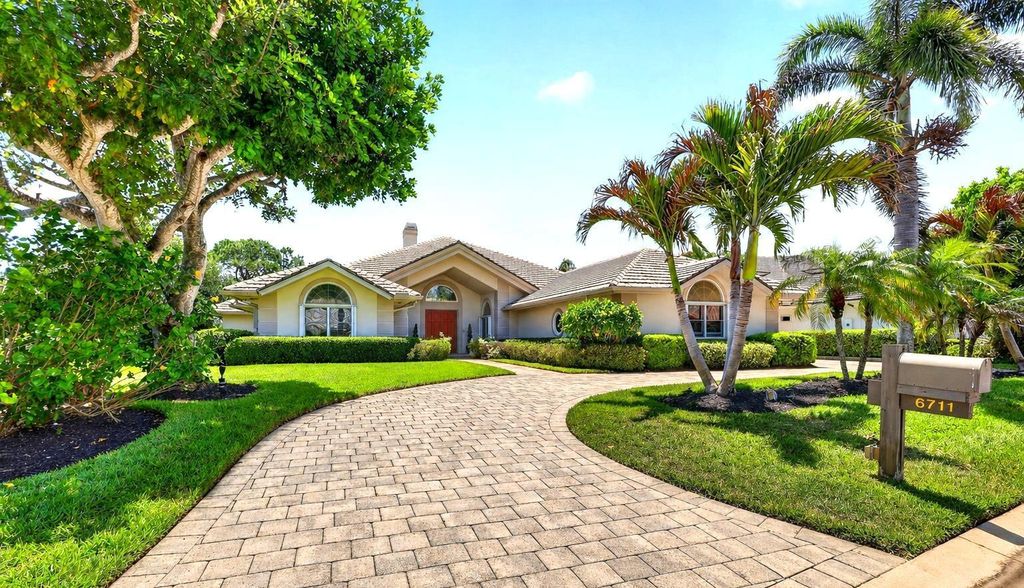 6711 SE Barrington Drive, Stuart, FL 34997