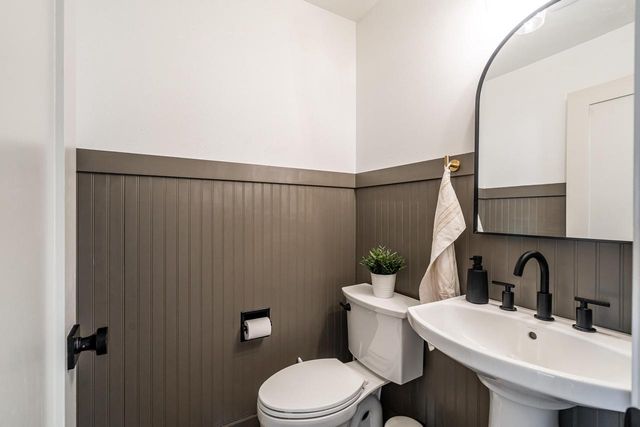 W233S6945 Millbrook CIRCLE W, Big Bend, WI 53103