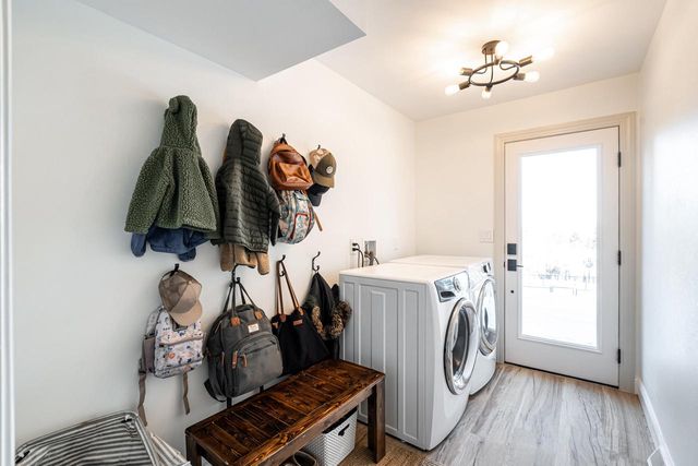 W233S6945 Millbrook CIRCLE W, Big Bend, WI 53103