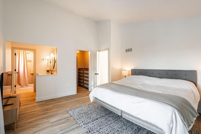 W233S6945 Millbrook CIRCLE W, Big Bend, WI 53103