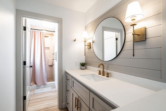 W233S6945 Millbrook CIRCLE W, Big Bend, WI 53103