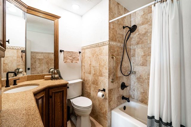 W233S6945 Millbrook CIRCLE W, Big Bend, WI 53103