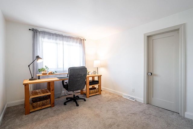 W233S6945 Millbrook CIRCLE W, Big Bend, WI 53103