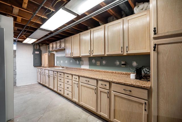 W233S6945 Millbrook CIRCLE W, Big Bend, WI 53103