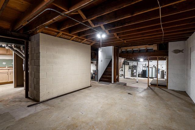 W233S6945 Millbrook CIRCLE W, Big Bend, WI 53103