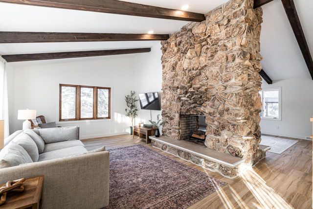 W233S6945 Millbrook CIRCLE W, Big Bend, WI 53103