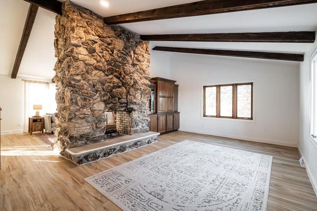 W233S6945 Millbrook CIRCLE W, Big Bend, WI 53103