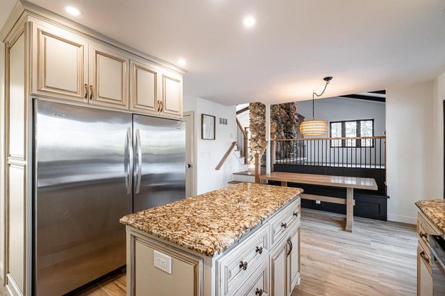 W233S6945 Millbrook CIRCLE W, Big Bend, WI 53103