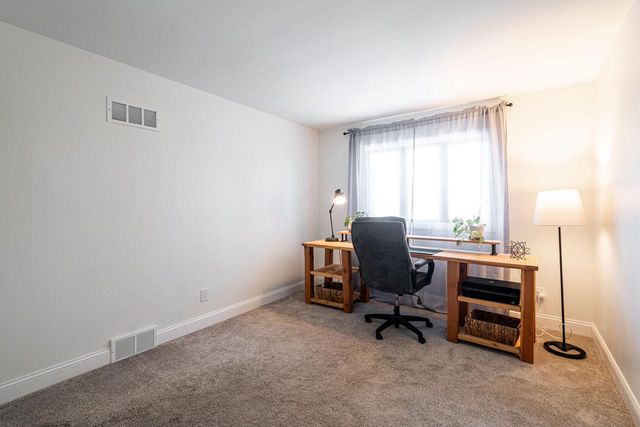 W233S6945 Millbrook CIRCLE W, Big Bend, WI 53103