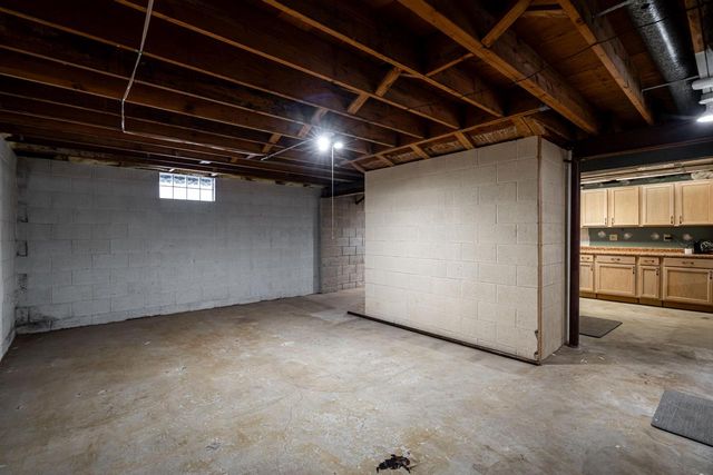 W233S6945 Millbrook CIRCLE W, Big Bend, WI 53103