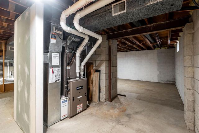 W233S6945 Millbrook CIRCLE W, Big Bend, WI 53103