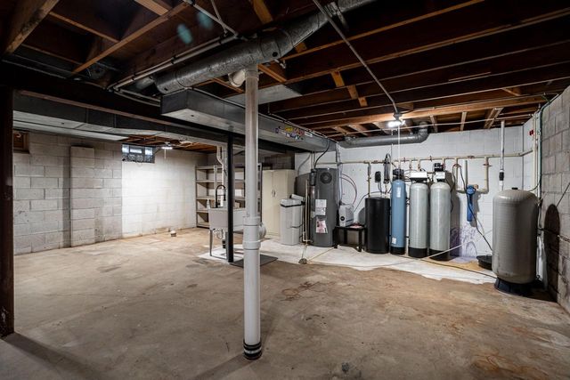 W233S6945 Millbrook CIRCLE W, Big Bend, WI 53103