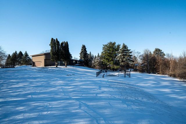 W233S6945 Millbrook CIRCLE W, Big Bend, WI 53103