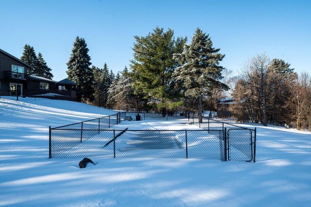 W233S6945 Millbrook CIRCLE W, Big Bend, WI 53103