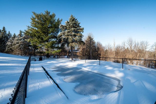 W233S6945 Millbrook CIRCLE W, Big Bend, WI 53103