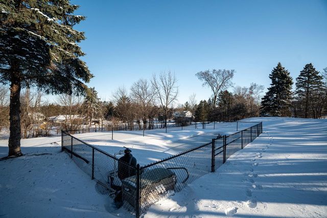 W233S6945 Millbrook CIRCLE W, Big Bend, WI 53103